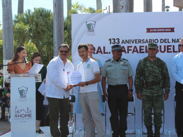 <strong>Alumno del Plantel 05 de COBAES recibe galardón “Rafael Buelna Tenorio” como estudiante destacado en Ahome</strong>