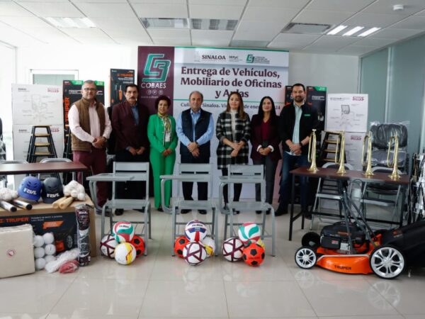 Llegan los Reyes Magos a COBAES; autoridades entregan vehículos, mobiliario, material deportivo y cívico