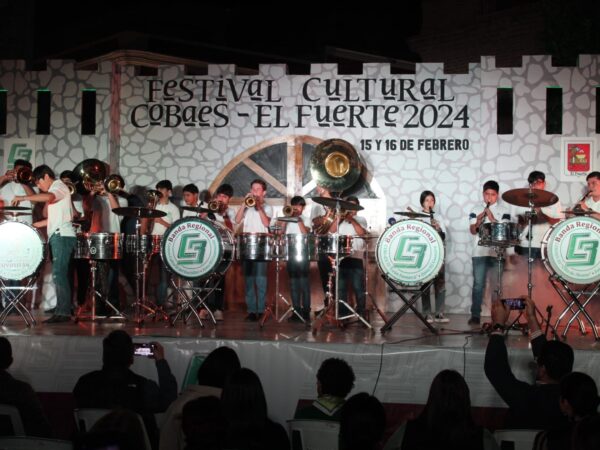 ¡Sigue la tradición! Al son de la banda sinaloense inauguran Festival Cultural COBAES-El Fuerte 2024